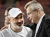 Slávistický trenér Jindřich Trpišovský si po vítězství ve finále poháru povídá...