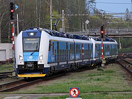 Novou jednotku RegioPanter nasadily esk drhy na trati slo 250 mezi...