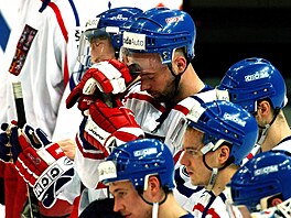 etí hokejisté smutní po vypadnutí ve tvrtfinále MS 2004 v Praze.