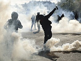 Podle policejních údaj v pondlí demonstrovalo ve Francii 800 000 lidí, co...