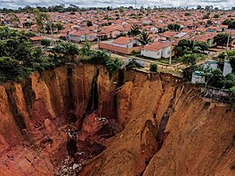 Brazilské msto, které je postavené na náhorní ploin, elí niivému sesuvu...