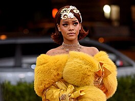 Takto se v roce 2015 vypoádala Rihanna s tématem ína