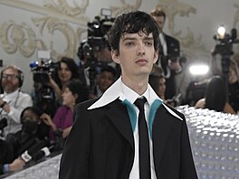 Kodi Smit-McPhee na Met Gala (New York, 1. kvtna 2023)