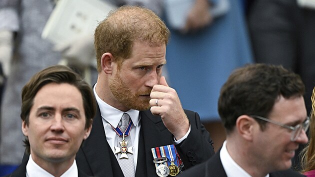 Britsk princ Harry, vvoda ze Sussexu, opout Westminstersk opatstv po korunovanm obadu britskho krle Karla a krlovny Camilly. (6. kvtna 2023)