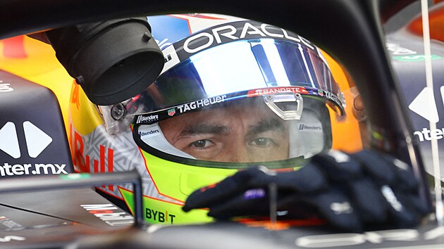 Sergio Perez před začátkem kvalifikace v Miami