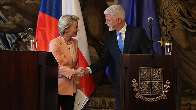 Prezident Petr Pavel v úterý vpodvečer přijal na Pražském hradě předsedkyni Evropské komise Ursulu Von der Leyenovou. (2. května 2023).