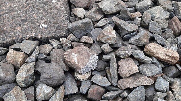 Do nastraench kamen najel v Liberci vlak.