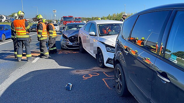 Na 3. kilometru d�lnice D8 u Kl��an se r�no srazilo 6 aut, dva lidi se lehce zranili. (9. kv�tna 2023)