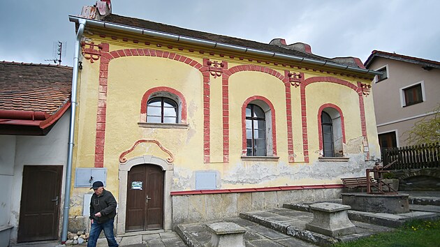 Synagoga byla v klasicistnm slohu postavena v roce 1794 na mst star modlitebny, kter zde zanikla pi poru v roce 1790.