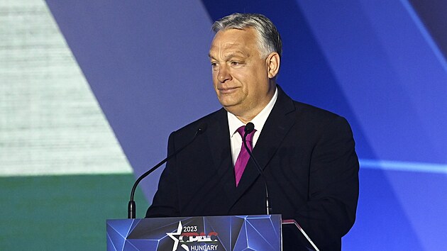 Maarsk premir Viktor Orbn na konferenci podan americkm konzervativnm spolkem CPAC (4. kvtna 2023)