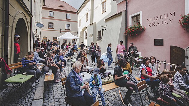 Festival iv Prachatice je jasnm dkazem, e zaplnit ulici lidmi nen problm.