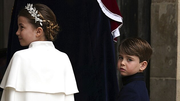 Princezna Charlotte a princ Louis na korunovaci britskho krle Karla III....