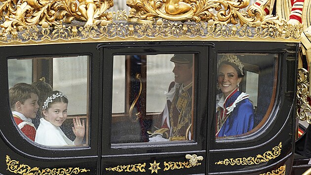 Princ George, princ Louis, princezna Charlotte, princ William a princezna Kate...