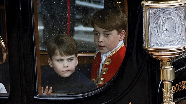 Princ Louis a princ George po korunovaci britskho krle Karla III. (Londn, 6....