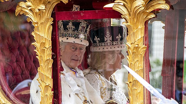 Britsk� kr�l Karel III. a kr�lovna Camilla po korunovaci (Lond�n, 6. kv�tna 2023)