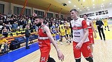 Pardubití basketbalisté opoutjí bez podání rukou palubovku v Ústí nad Labem.