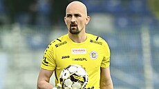 Branká� Patrik Vízek z Hradce Králové.