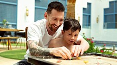 Lionel Messi se synem na návtv Saúdské Arábie.