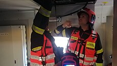 Ze Smíchovského nádraí v Praze museli hasii kvli koui z vagonu evakuovat...