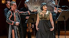 Cecilia Bartoliová a dirigent Gianluca Capuano pi dkovace po koncert v Obecním dom