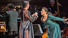 Cecilia Bartoliová a dirigent Gianluca Capuano pi dkovace po koncert v Obecním dom