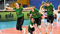 Volejbalistky KP Brno se radují ze zisku bodu ve finále extraligy proti elmám...