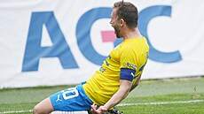 Teplický zálo�ník Daniel Truba� slaví vst�elený gól.