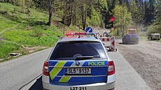 Policisté �enu doprovodili do nemocnice, proto�e cestu komplikovaly semafory.