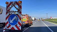 Nehoda dvou nákladních aut uzav�ela dálnici D1 na 8. km ve sm�ru na Prahu. (5....