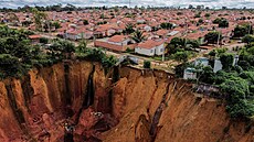 Brazilské město, které je postavené na náhorní plošině, čelí ničivému sesuvu...
