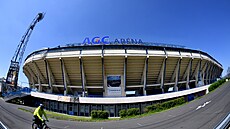 Fotbalová Stínadla mají sv�j oficiální název AGC Aréna podle sklárny, která je...