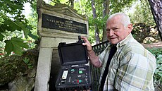 P�t desítek let studoval Milan Bro� z Geofyzikálního ústavu Akademie v�d �R...