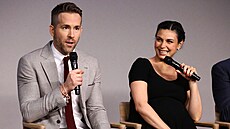 Ryan Reynolds a Morena Baccarinová (2016)