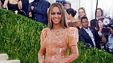 Beyoncé v roce 2016 vsadila na latex. Zadání zn�lo �Manus X Machina�