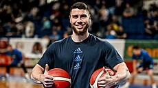 Opavský basketbalista Rostislav Dragoun má dobrou náladu.
