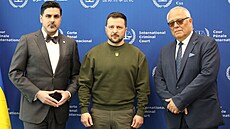Ukrajinský prezident Volodymyr Zelenskyj se v Haagu setkal s předsedou...
