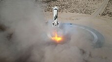 Raketa New Shepard NS-14 pistává po testu z 14. ledna 2021.