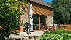 Okolí domu vyladila zahradní architektka z jind�ichohradeckého ateliéru Za Mák,...