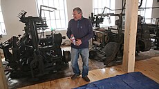 S obnovou vyhoelé památkov chránné textilní továrny pomáhají její bývalí...