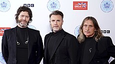 Howard Donald, Gary Barlow a Mark Owen z kapely Take That na koncert v rámci...