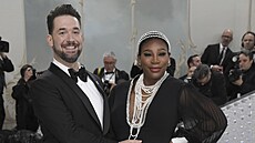 Alexis Ohanian a Serena Williamsová na Met Gala (New York, 1. kvtna 2023)