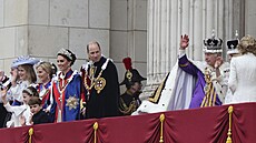 Britská královská rodina na balkonu Buckinghamského paláce po korunovaci krále...