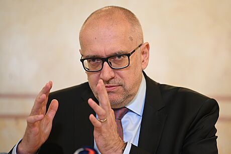 Ministr kolství Mikulá Bek. (16. kvtna 2023)