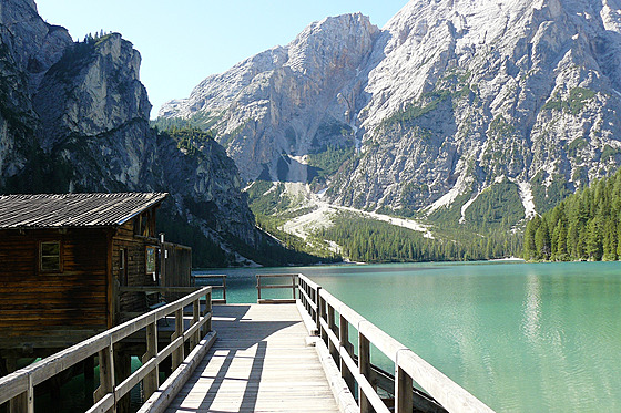 Jezero Pragser Wildsee v nadmoské výce 1 500 metr je perlou Jiního Tyrolska.