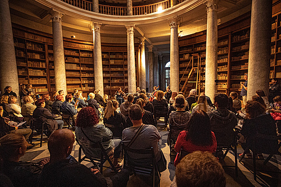 Takhle to p�i muzejní noci vypadalo loni na zámku Ka�ina u Kutné Hory.