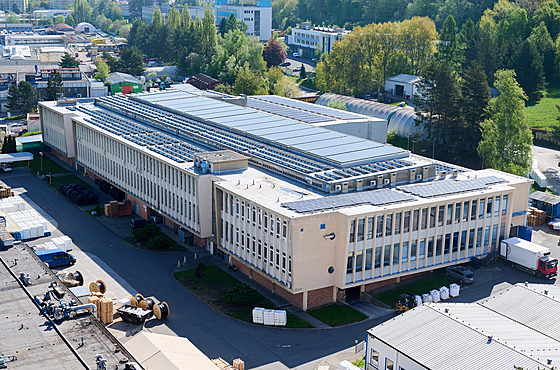 Solární panely umístné na nkolika budovách zlínské firmy Spur