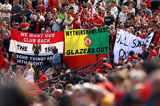Fanouci Manchesteru United protestují proti souasným majitelm klubu...