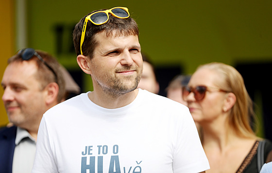 Lidovecký lídr Petr Hladík ve volební kampani tvrdil, e vouchery na krouky...