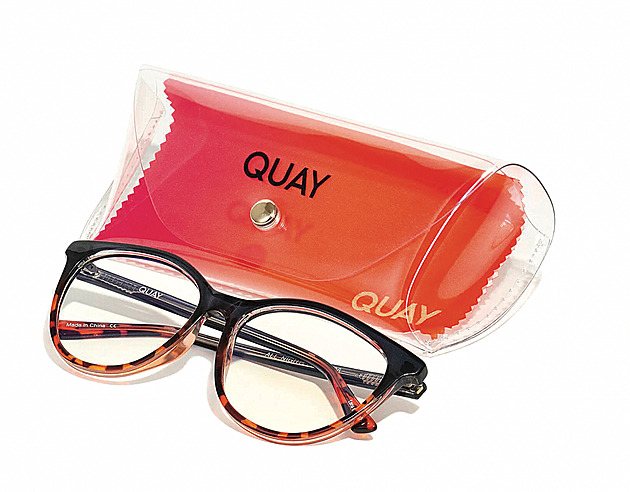 Barevné obroučky jsou nutnost. Jaké brýle letos hrají prim?