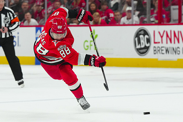 Nečas překonal Dostála, výhru ale nakonec slavil český gólman